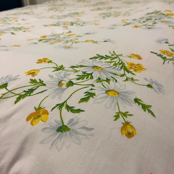 Vintage flowered white yellow and green top sheet for double bed made in Canada - Picture 2 of 4